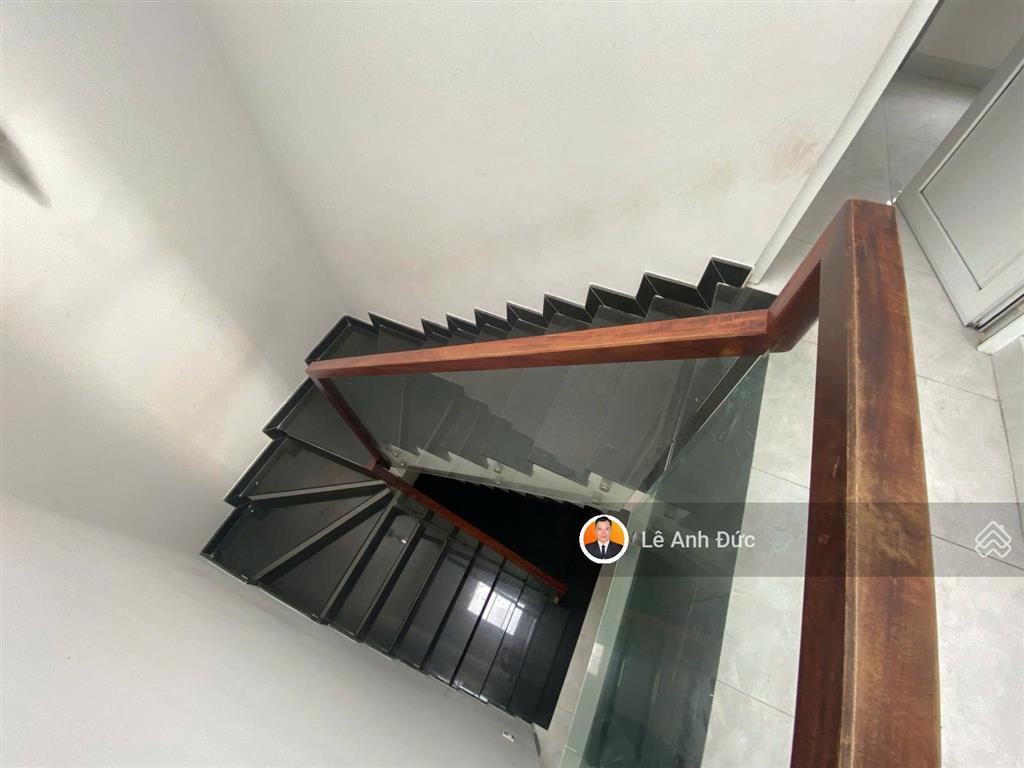 Bán nhà quận 2  khu hiếm gần trường + chợ + bệnh viện chỉ 500m, ra đường lê văn thịnh 250m
