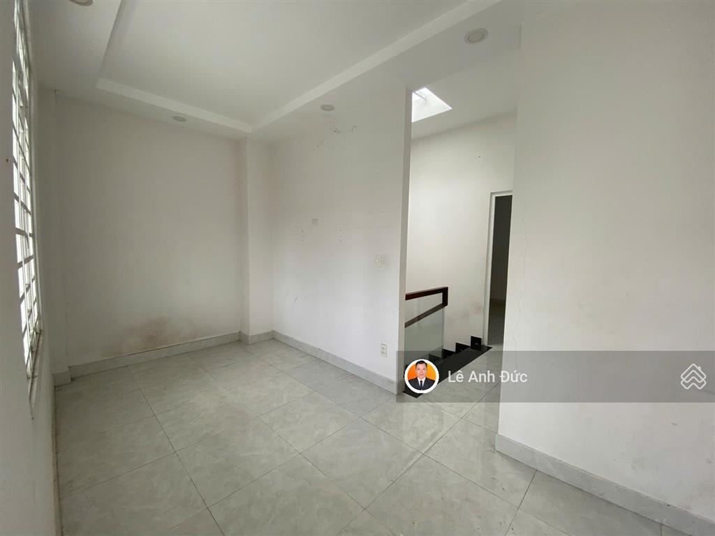 Bán nhà quận 2  khu hiếm gần trường + chợ + bệnh viện chỉ 500m, ra đường lê văn thịnh 250m