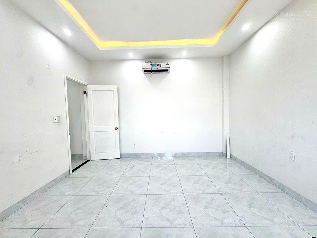 Nhà mặt tiền khủng 12m vừa ở vừa kinh doanh  3 tầng 4 pn  kdc bv lê văn thịnh q2 giá chỉ 6,x tỷ