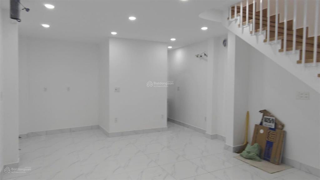 Nhà mới 2 lầu hẽm 1/ hậu giang, p.11, q.6, 32.5 m2 (nở hậu) giá chỉ 3,9 tỷ (có tl )   0934 081 ***