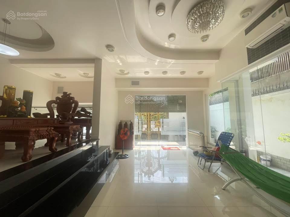 Biệt thự mt đường 32a khu ao sen  tên lửa, cách aeon chỉ 200m,10 x 20, 3 tấm + hầm xe hơi , 27 tỷ