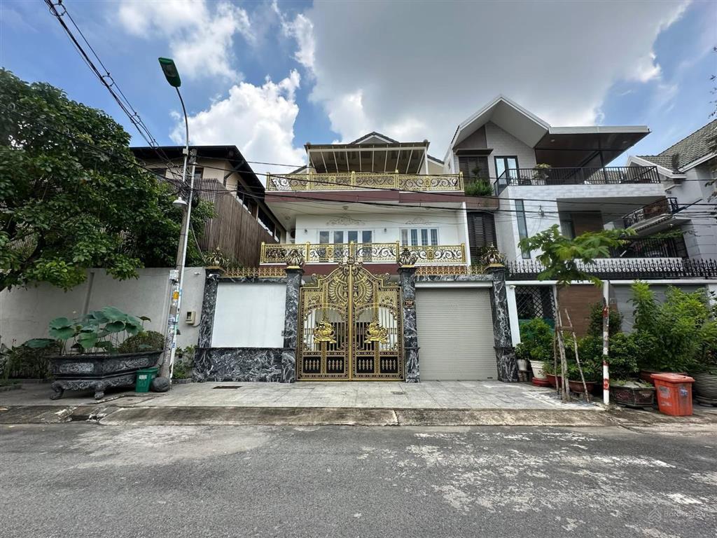 Biệt thự mt đường 32a khu ao sen  tên lửa, cách aeon chỉ 200m,10 x 20, 3 tấm + hầm xe hơi , 27 tỷ