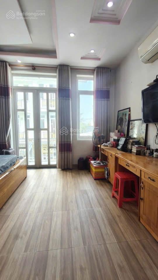 Nhà đẹp 3 tầng full nội thất  đường 6m  xe hơi đỗ cửa  huỳnh tấn phát, nhà bè