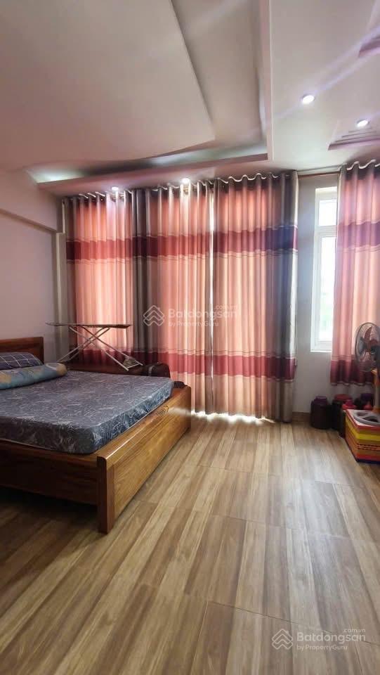 Nhà đẹp 3 tầng full nội thất  đường 6m  xe hơi đỗ cửa  huỳnh tấn phát, nhà bè