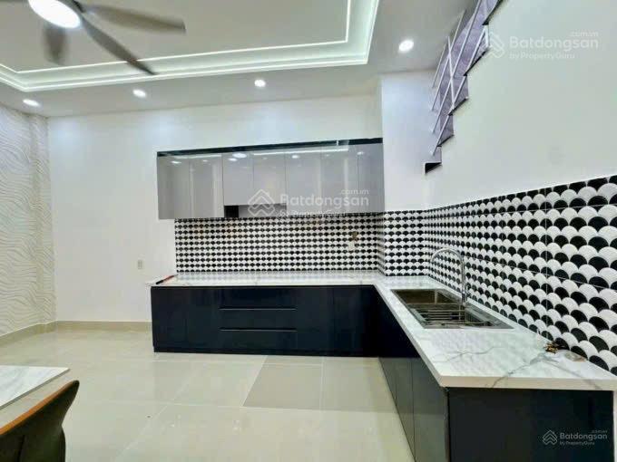 Nhà ngộp  quận 3, ngay nguyễn đình chiểu, 40m, sổ riêng, hẻm oto