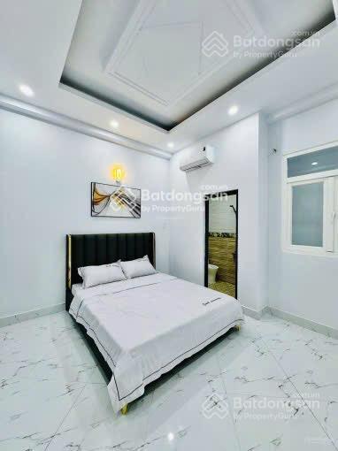 Xe đậu trong nhà  ngay trần văn khê, sổ riêng, sang tên ngay, bình thạnh
