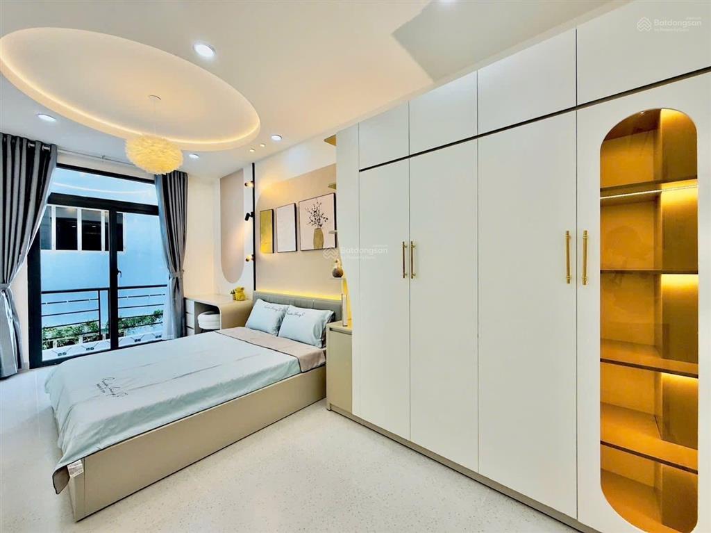 Nhà đẹp ngay nguyễn kiệm, phú nhuận, hẻm 4,5m đi bộ công viên gia định chỉ 5p, gần sân bay