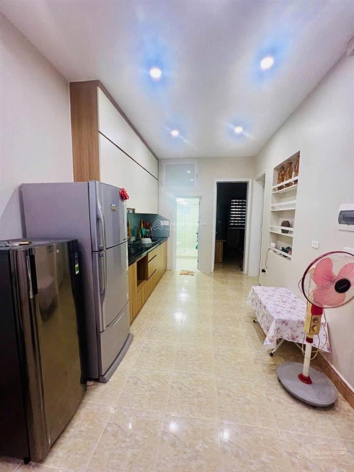 Cho thuê phòng trọ tầng 2 phố quan nhân 2 ngủ chỉ 10tr/tháng