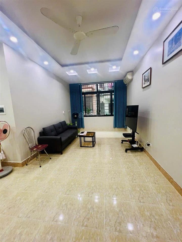 Cho thuê phòng trọ tầng 2 phố quan nhân 2 ngủ chỉ 10tr/tháng