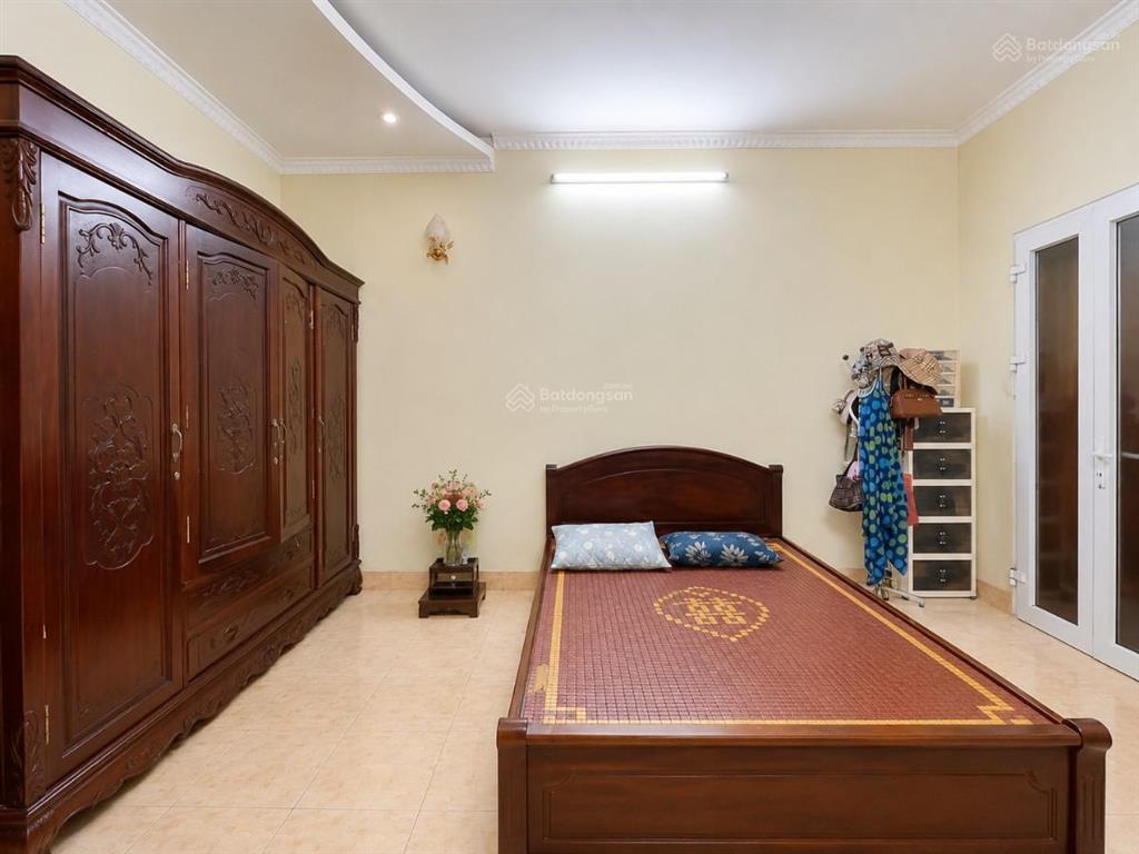 Nhà hào nam 40m² x 4 tầng đẹp, ngõ thông sát phố, mặt tiền 5m, chỉ 10 tỷ