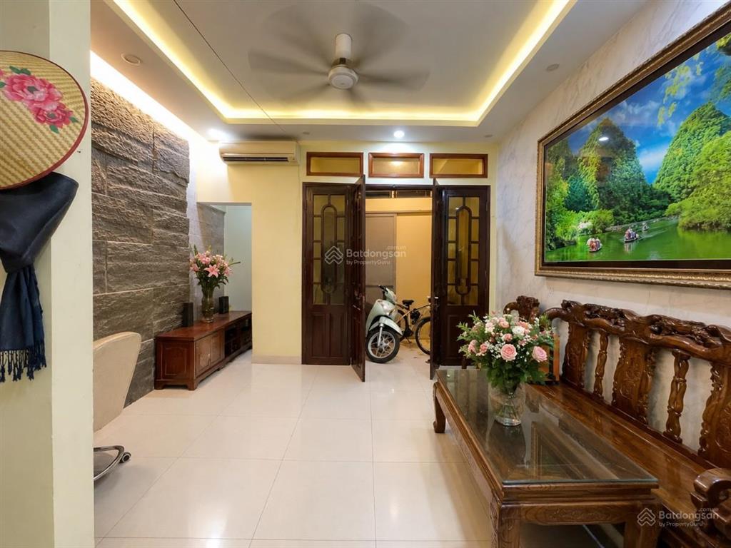 Nhà hào nam 40m² x 4 tầng đẹp, ngõ thông sát phố, mặt tiền 5m, chỉ 10 tỷ
