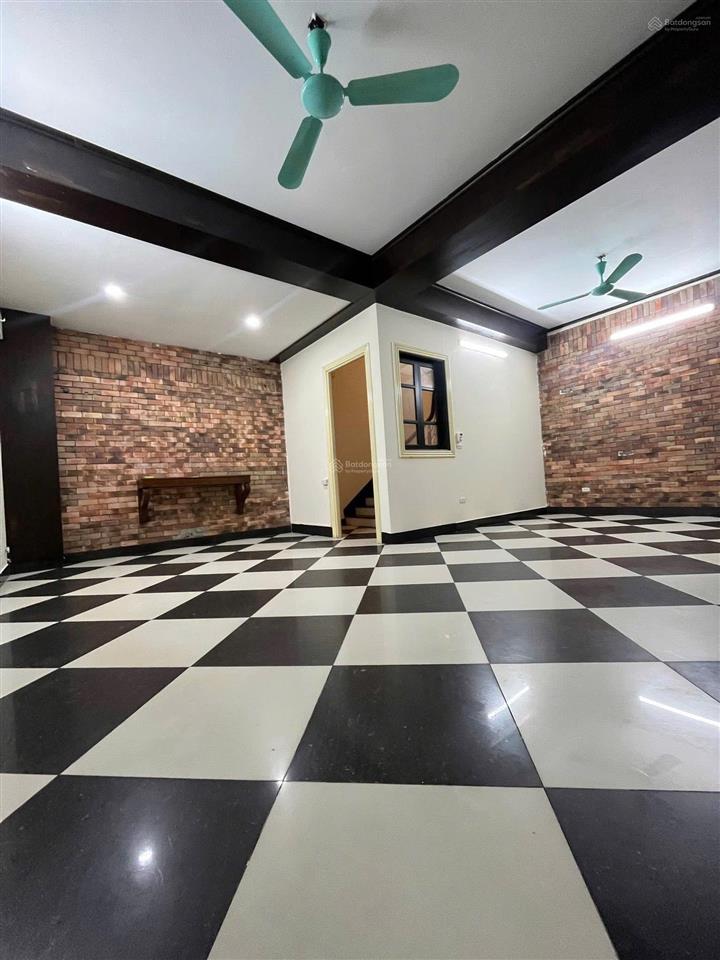 Cho thuê nguyên căn nhà 5 tầng dtsd 300m² ô tô tránh, 10m ra phố hoàng hoa thám chỉ 25tr/tháng