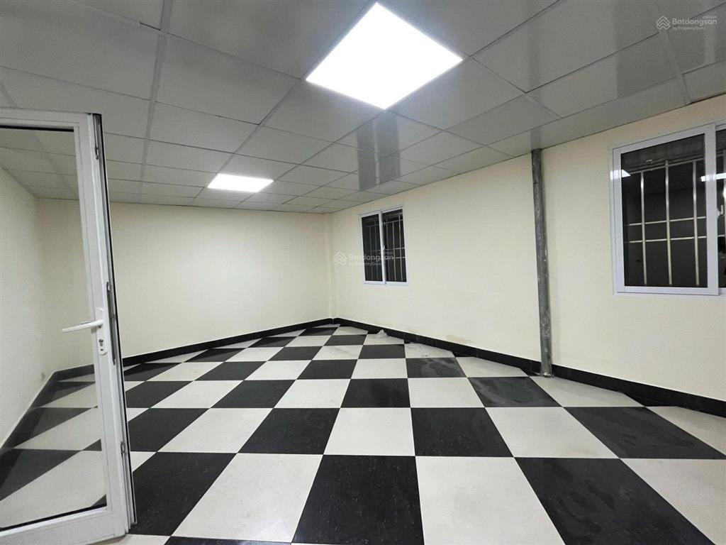 Cho thuê nguyên căn nhà 5 tầng dtsd 300m² ô tô tránh, 10m ra phố hoàng hoa thám chỉ 25tr/tháng