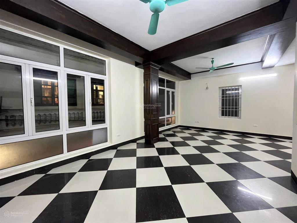Cho thuê nguyên căn nhà 5 tầng dtsd 300m² ô tô tránh, 10m ra phố hoàng hoa thám chỉ 25tr/tháng