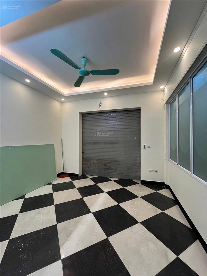 Cho thuê nguyên căn nhà 5 tầng dtsd 300m² ô tô tránh, 10m ra phố hoàng hoa thám chỉ 25tr/tháng