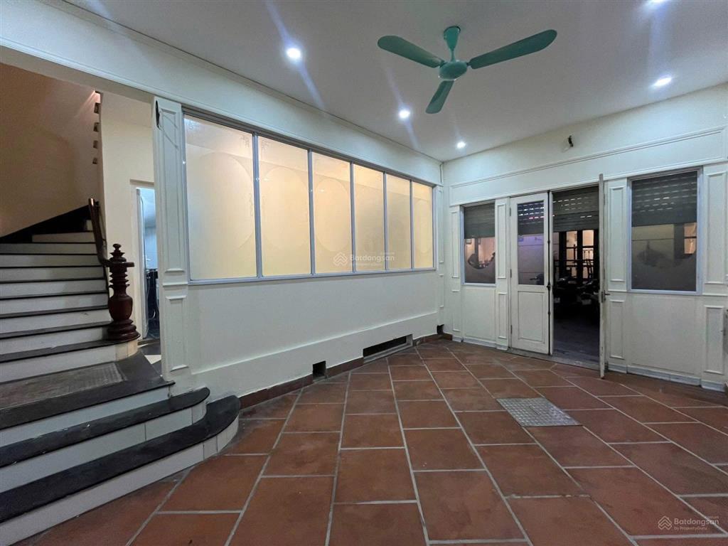 Cho thuê nguyên căn nhà 5 tầng dtsd 300m² ô tô tránh, 10m ra phố hoàng hoa thám chỉ 25tr/tháng