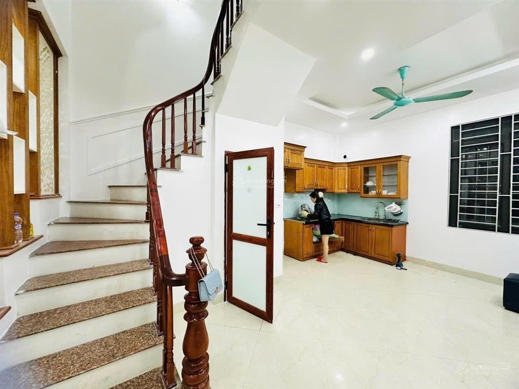 Người thân gửi bán căn nhà rẻ đẹp ở 514 thụy khuê, tây hồ 45m2 x 6 tầng, chỉ 9,2 tỷ