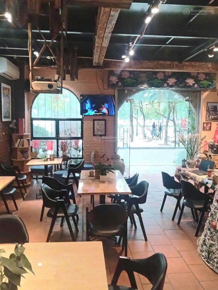Cho thuê nguyên căn nhà 2 tầng dtsd 220m2 mặt phố trịnh công sơn giá 50tr/tháng