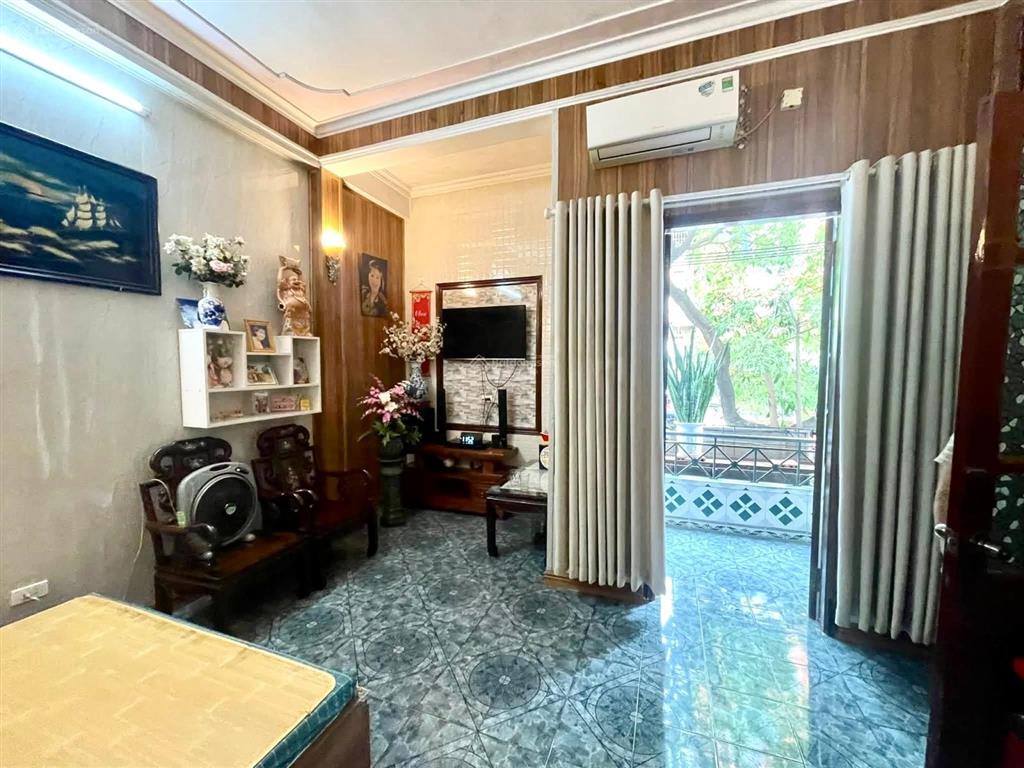 Mặt phố lê thanh nghị trung tâm đh bách khoakinh tếxây dựng 31m2 x 5 tầng chỉ nhỉnh 17 tỷ