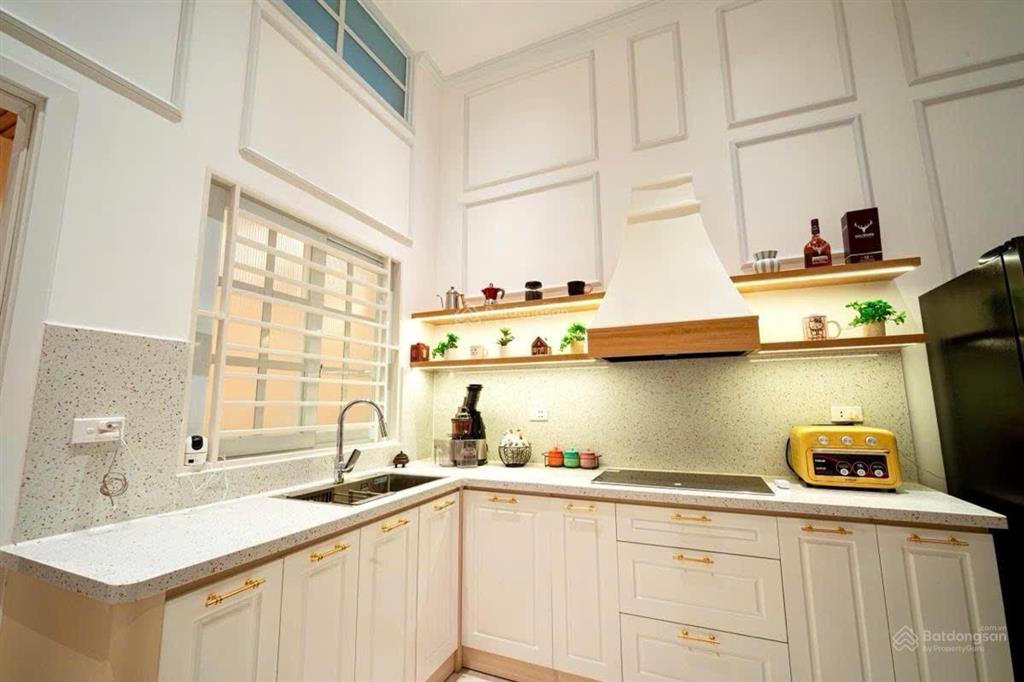 Tin được không! 6 tầng thang máy 30m ra phố phan phù tiên, đống đa 35m2 x 6 tầng chỉ 9,5 tỷ