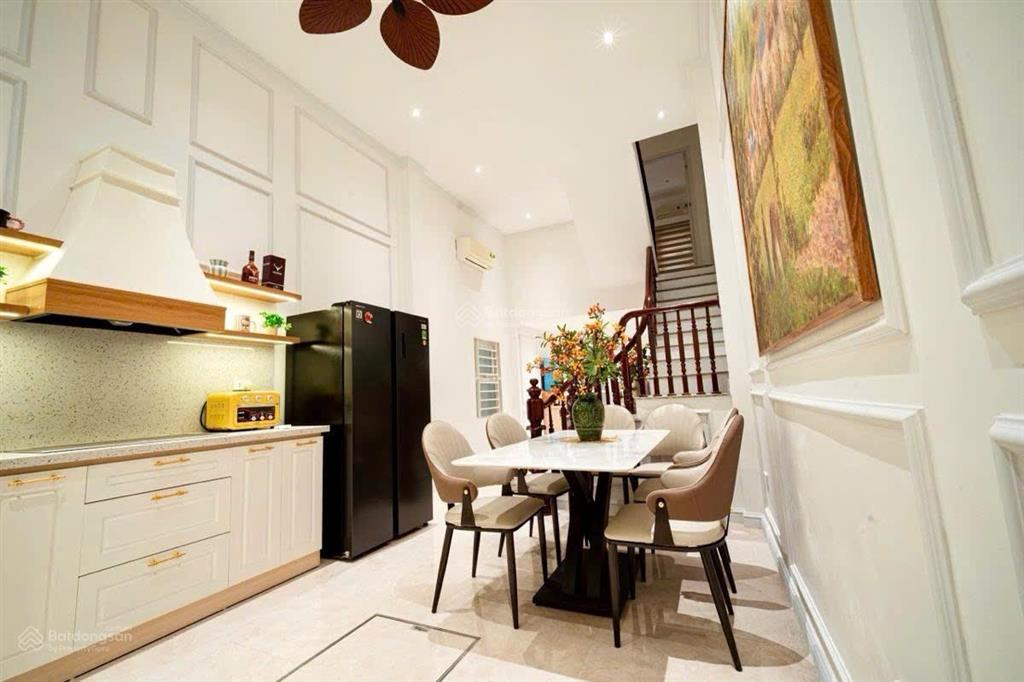Tin được không! 6 tầng thang máy 30m ra phố phan phù tiên, đống đa 35m2 x 6 tầng chỉ 9,5 tỷ