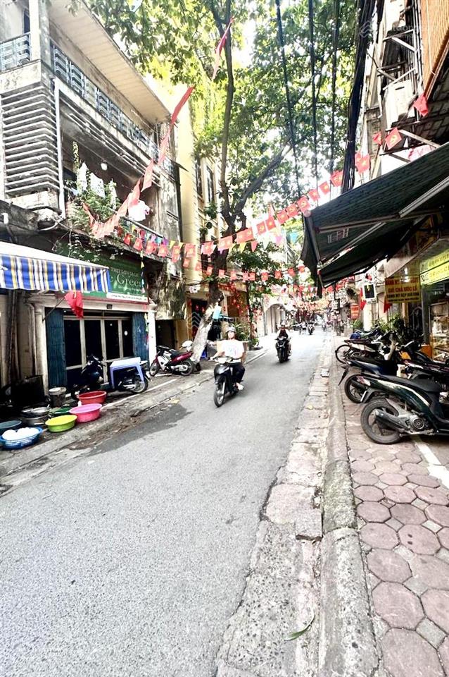Tin được không! 6 tầng thang máy 30m ra phố phan phù tiên, đống đa 35m2 x 6 tầng chỉ 9,5 tỷ