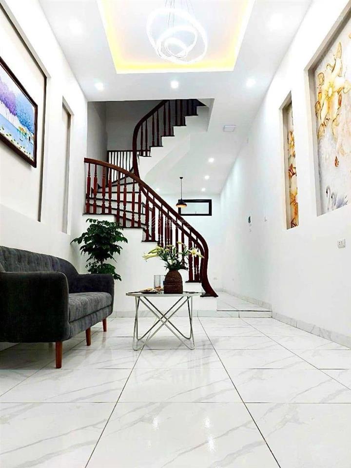 Nhà đẹp ở luôn ngõ cẩm văn thông tôn đức thắng và đê la thành 40m2 x 4 tầng nhỉnh 9 tỷ