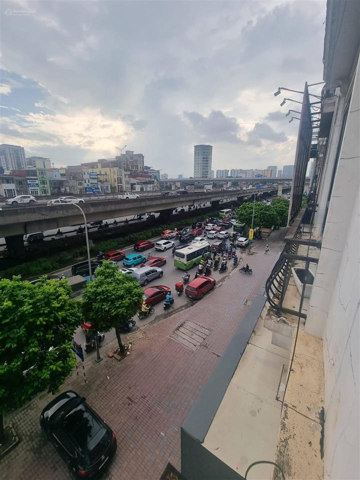 Cho thuê nhà mặt phố nguyễn xiển 7 tầng thang máy, 100m2/sàn, thuê từ tầng 1 đến tầng 4, giá 50tr
