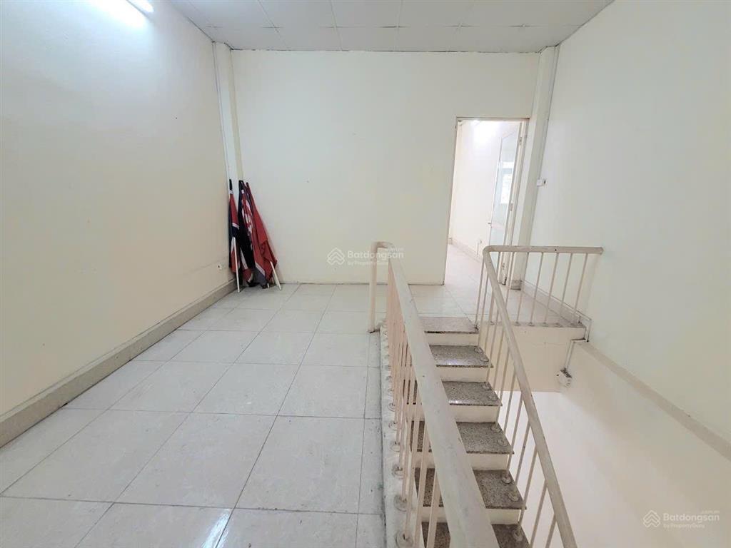 Cho thuê nguyên căn nhà khu phân lô vip nghĩa đô 65m2 x 2 tầng thông sàn chỉ 13tr/tháng