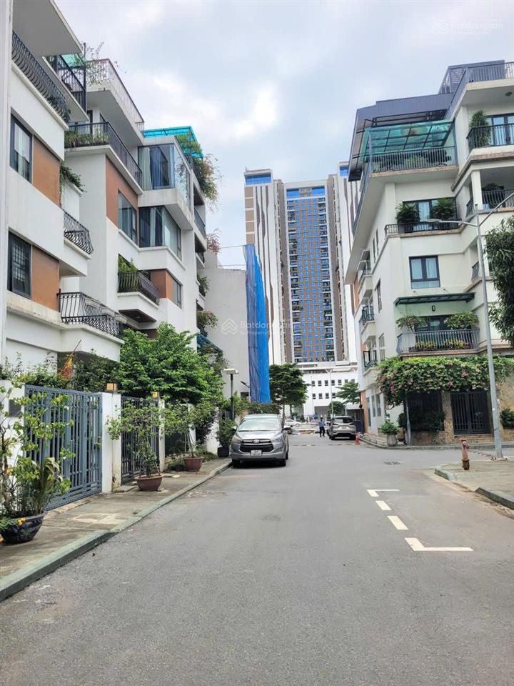 Cho thuê nguyên căn nhà khu phân lô vip nghĩa đô 65m2 x 2 tầng thông sàn chỉ 13tr/tháng