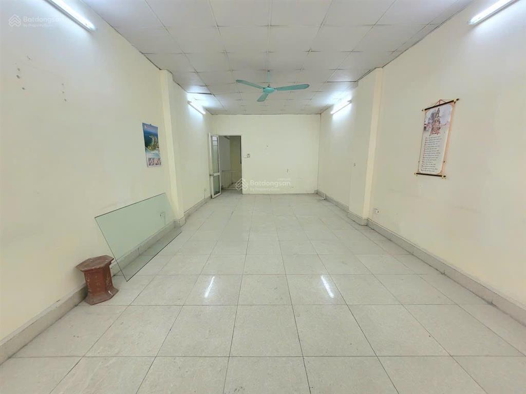 Cho thuê nguyên căn nhà khu phân lô vip nghĩa đô 65m2 x 2 tầng thông sàn chỉ 13tr/tháng