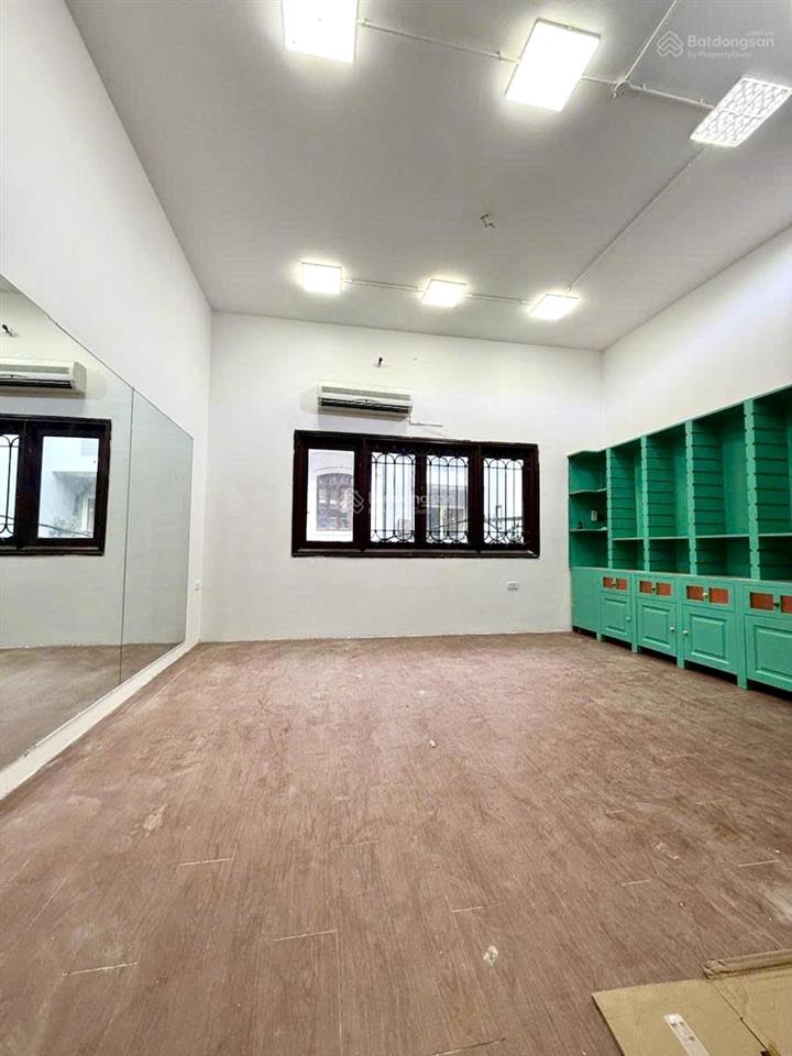Chính chủ cho thuê nguyên căn nhà đội cấn, ô tô qua thông hoàng hoa thám, 55m2 3 tầng, giá 13 triệu