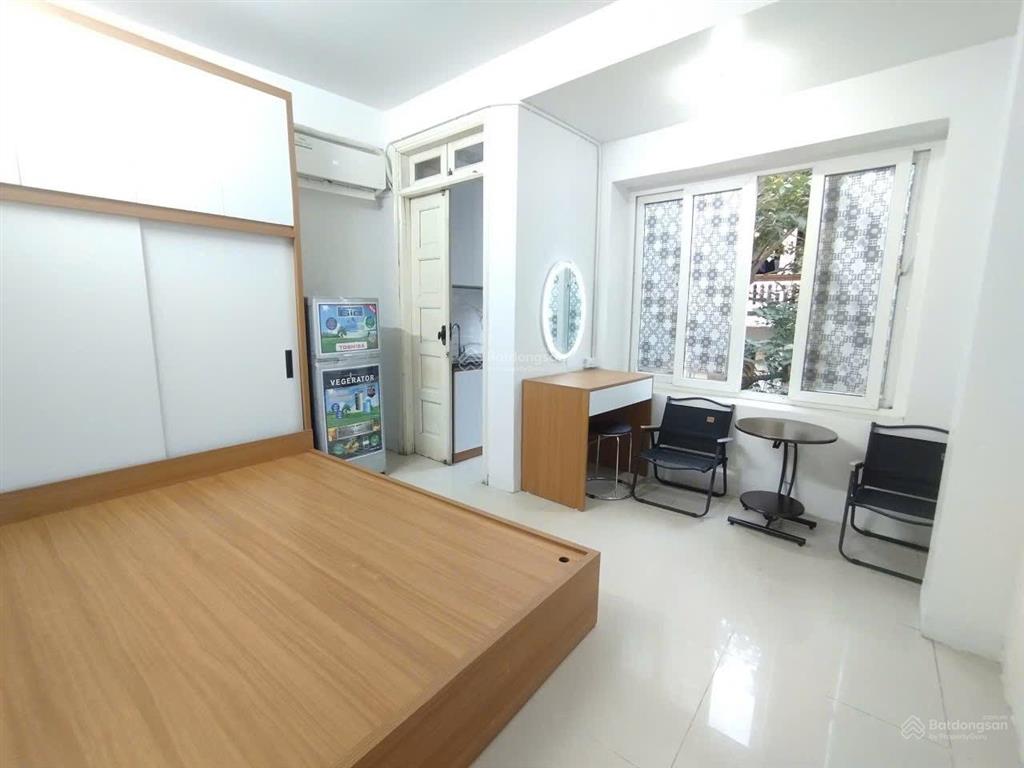 Cho thuê ccmn phố trần hữu tước 20m2 mặt phố, cửa sổ full đồ 5tr/tháng