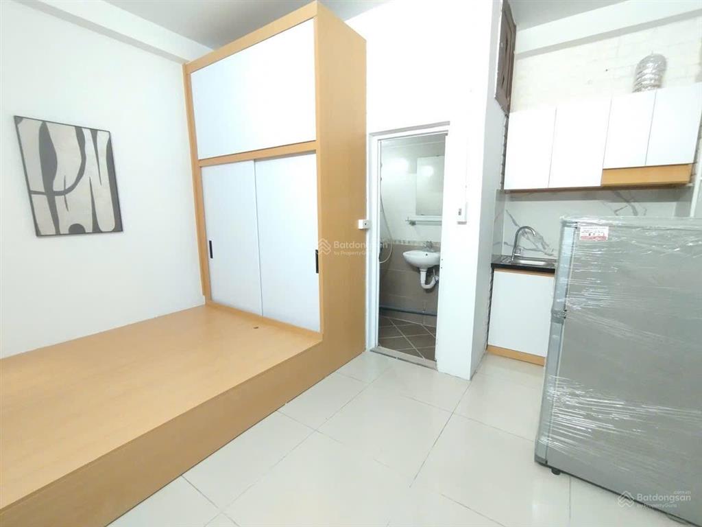 Cho thuê ccmn phố trần hữu tước 20m2 mặt phố, cửa sổ full đồ 5tr/tháng