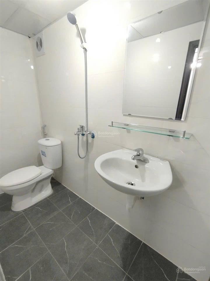 Cho thuê ccmn phố trần hữu tước 20m2 mặt phố, cửa sổ full đồ 5tr/tháng