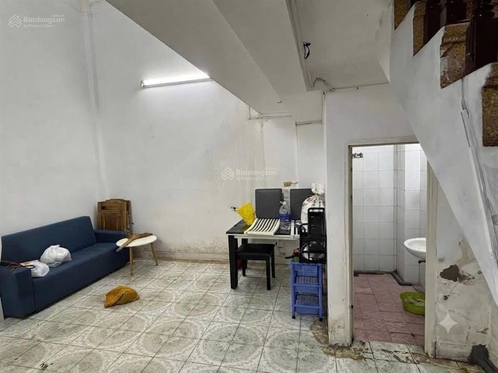 Cho thuê nhà trọ tầng 1,2 ngõ phố phương mai, vừa ở vừa kinh doanh chỉ 7tr/tháng.