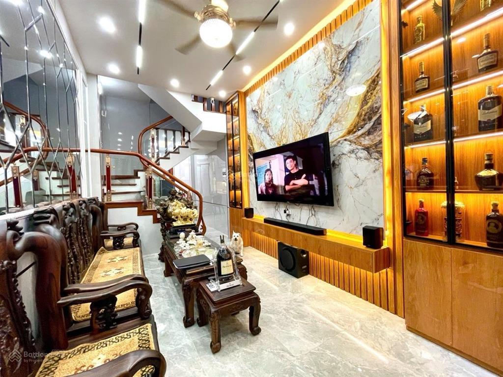 Hiếm có 1 căn 50m ra phố nguyên hồng, 2 thoáng, full nội thất 45m2 x 4 tầng chỉ 15 tỷ