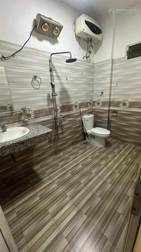 Bán gấp nhà ngõ 1 võ chí công sát phố, dân xây, sổ phân lô 30m2 x 5 tầng nhỉnh 7 tỷ