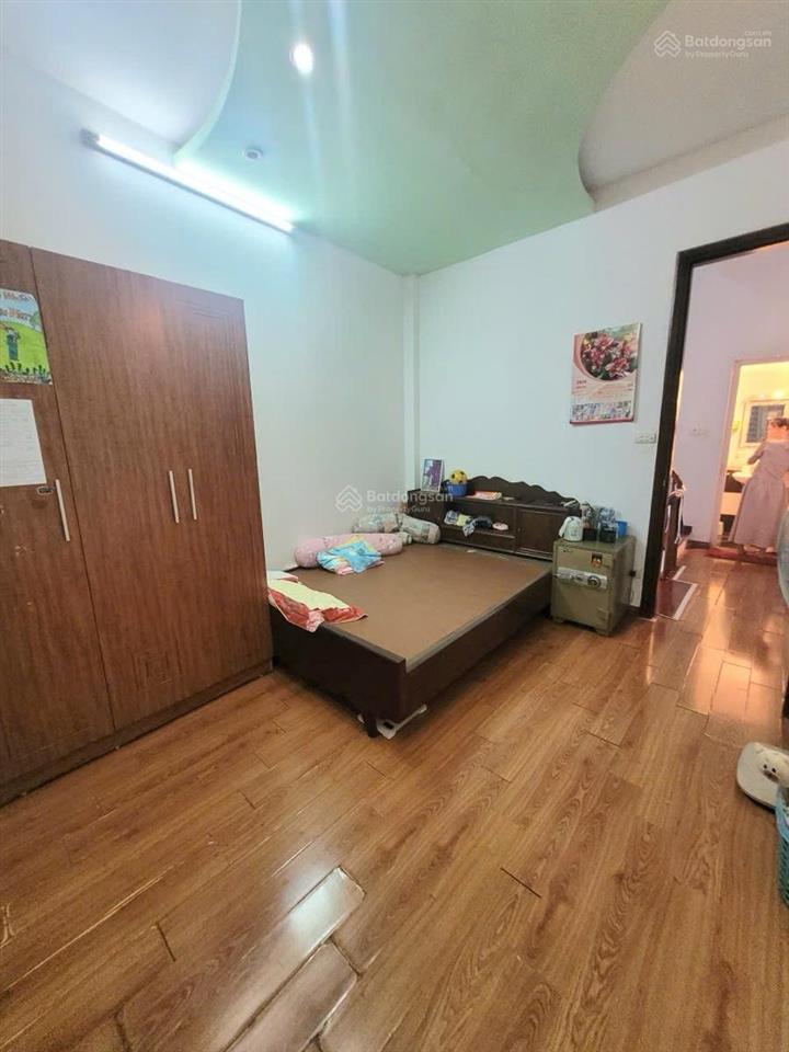Giá hời ngọc khánh,ngõ 112 ngọc khánh thông la thành, voi phục 30m2 x 5 tầng dân xây đẹp nhỉnh 7 tỷ