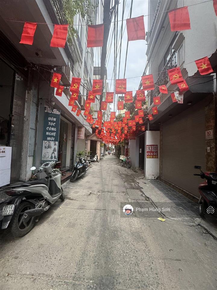 Bán gấp nhà hoàng mai  ngõ thông tứ tung  trước nhà hơn 3m  lô góc  dân xây  sổ vuông nở hậu