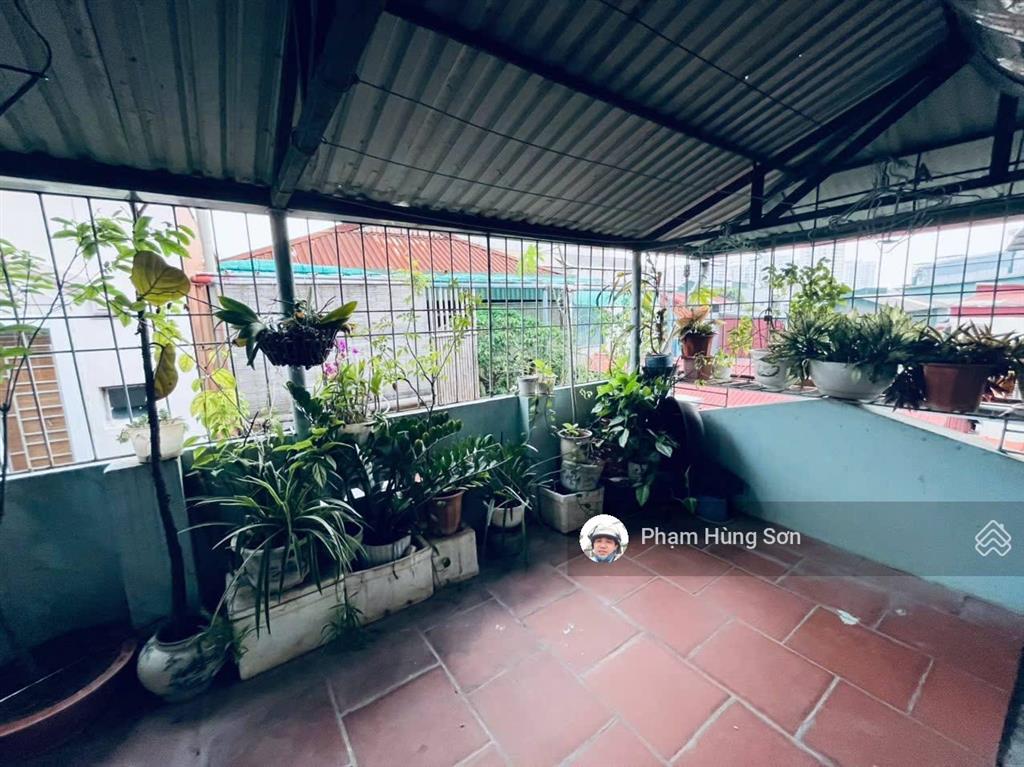 Bán gấp nhà hoàng mai  ngõ thông tứ tung  trước nhà hơn 3m  lô góc  dân xây  sổ vuông nở hậu