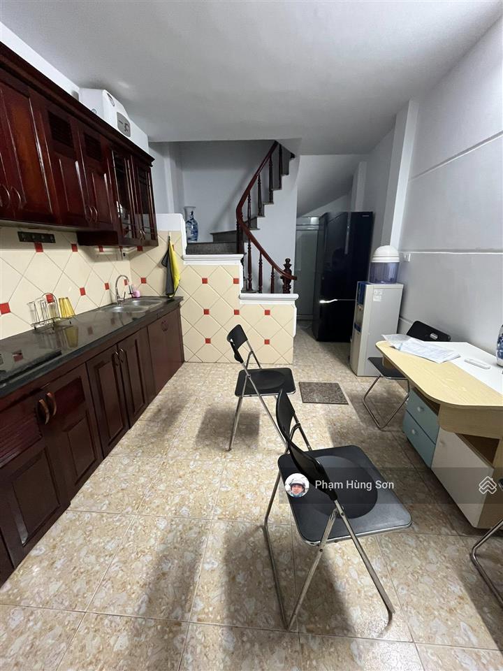 Cực hiếm nhà trung phụng  đống đa 26m2 6 tầng, trước nhà có sân để xe, ngõ yên tĩnh, dân xây kcbt