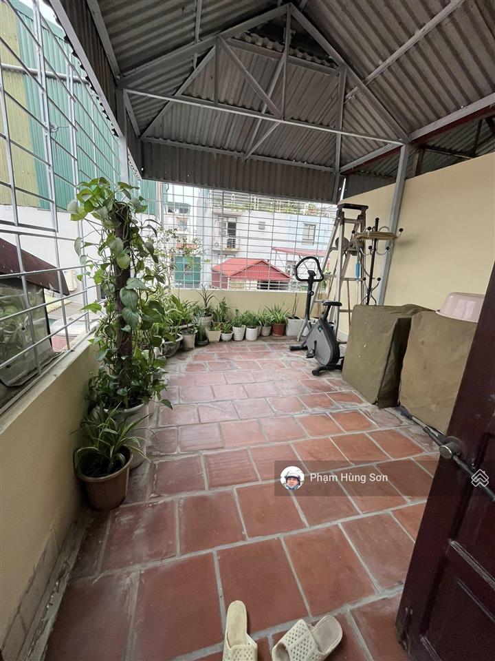 Cực hiếm nhà trung phụng  đống đa 26m2 6 tầng, trước nhà có sân để xe, ngõ yên tĩnh, dân xây kcbt