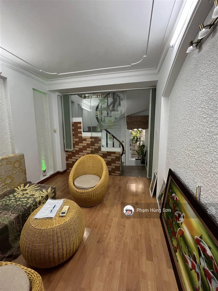 Cực hiếm nhà trung phụng  đống đa 26m2 6 tầng, trước nhà có sân để xe, ngõ yên tĩnh, dân xây kcbt