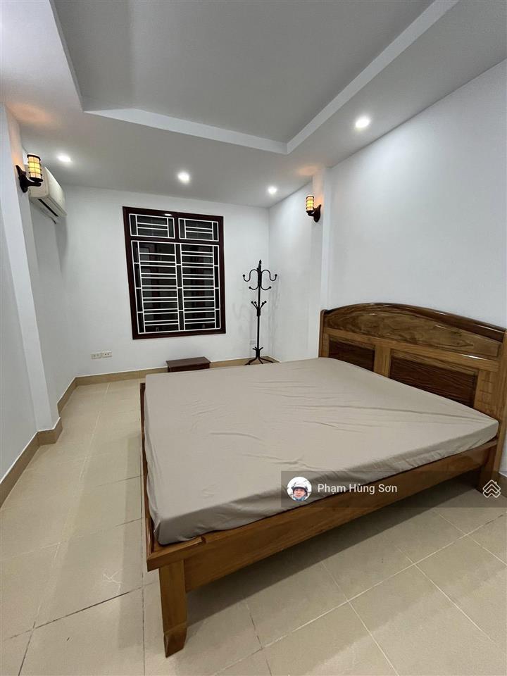 Cực hiếm nhà trung phụng  đống đa 26m2 6 tầng, trước nhà có sân để xe, ngõ yên tĩnh, dân xây kcbt