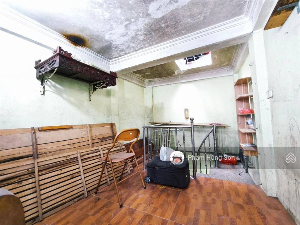 Tầm tiền hiếm  sổ riêng chính chủ lô góc 2 mặt thoáng 5 tầng dân xây