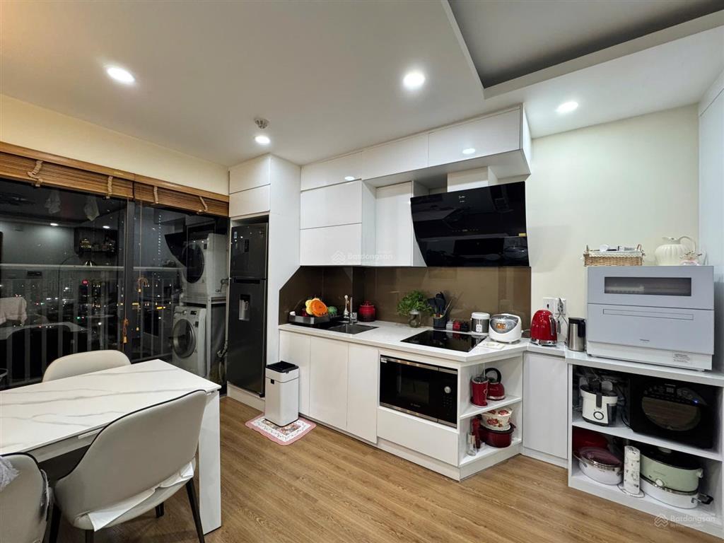 Nhà tôi cần bán gấp căn hộ 70m2 full đồ như hình, rõ ràng giá tốt.  0975 226 ***