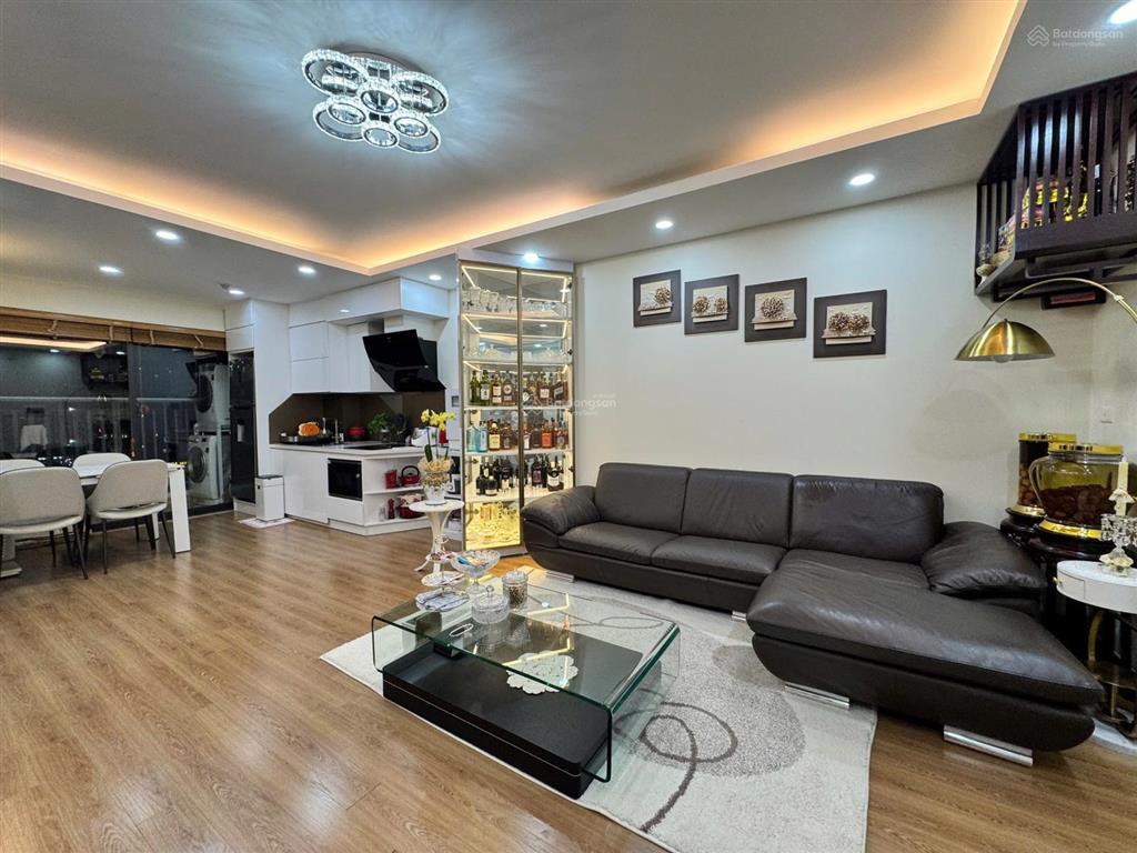Nhà tôi cần bán gấp căn hộ 70m2 full đồ như hình, rõ ràng giá tốt.  0975 226 ***