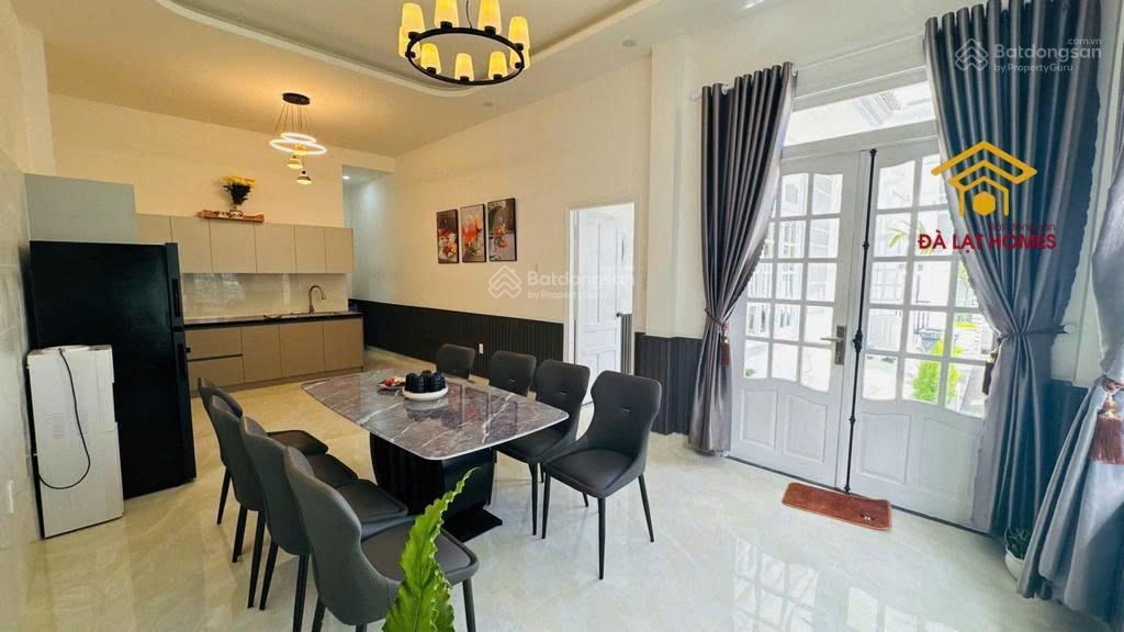 Biệt thự 3 mặt tiền hẻm thông thoáng. cách hồ xuân hương 5km. giá 10,5 tỷ