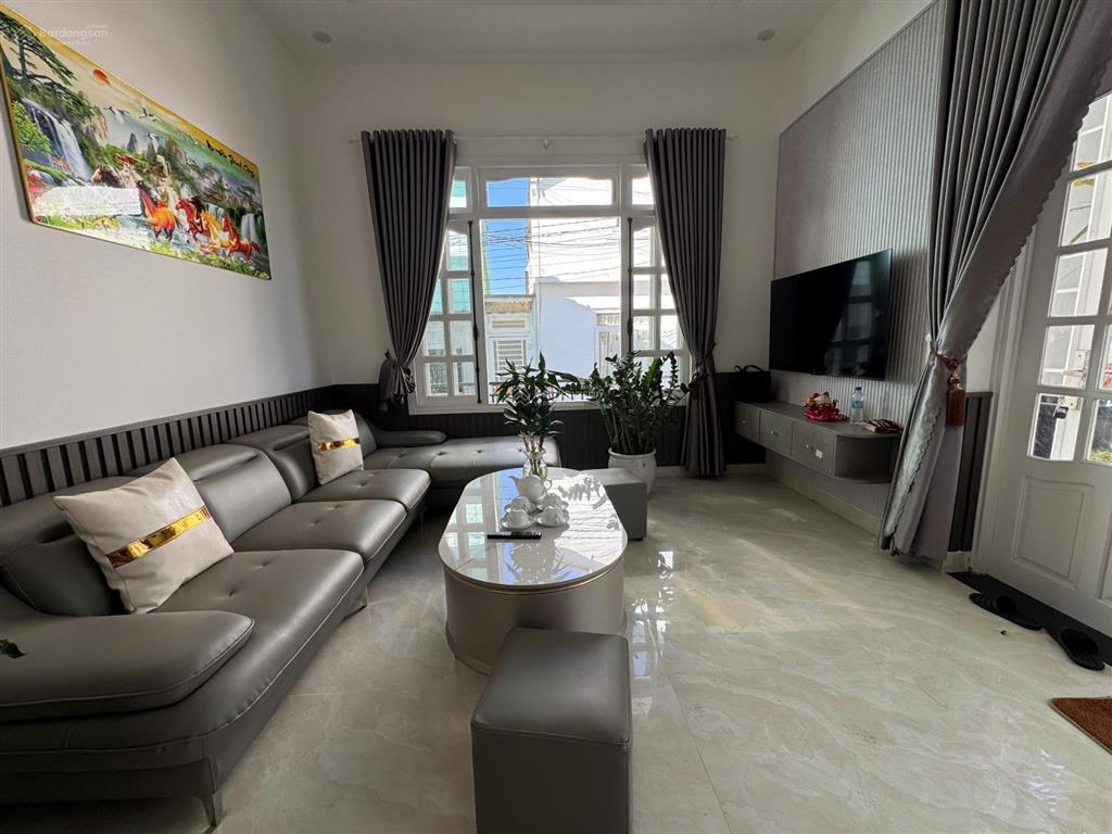 Biệt thự 3 mặt tiền hẻm thông thoáng. cách hồ xuân hương 5km. giá 10,5 tỷ